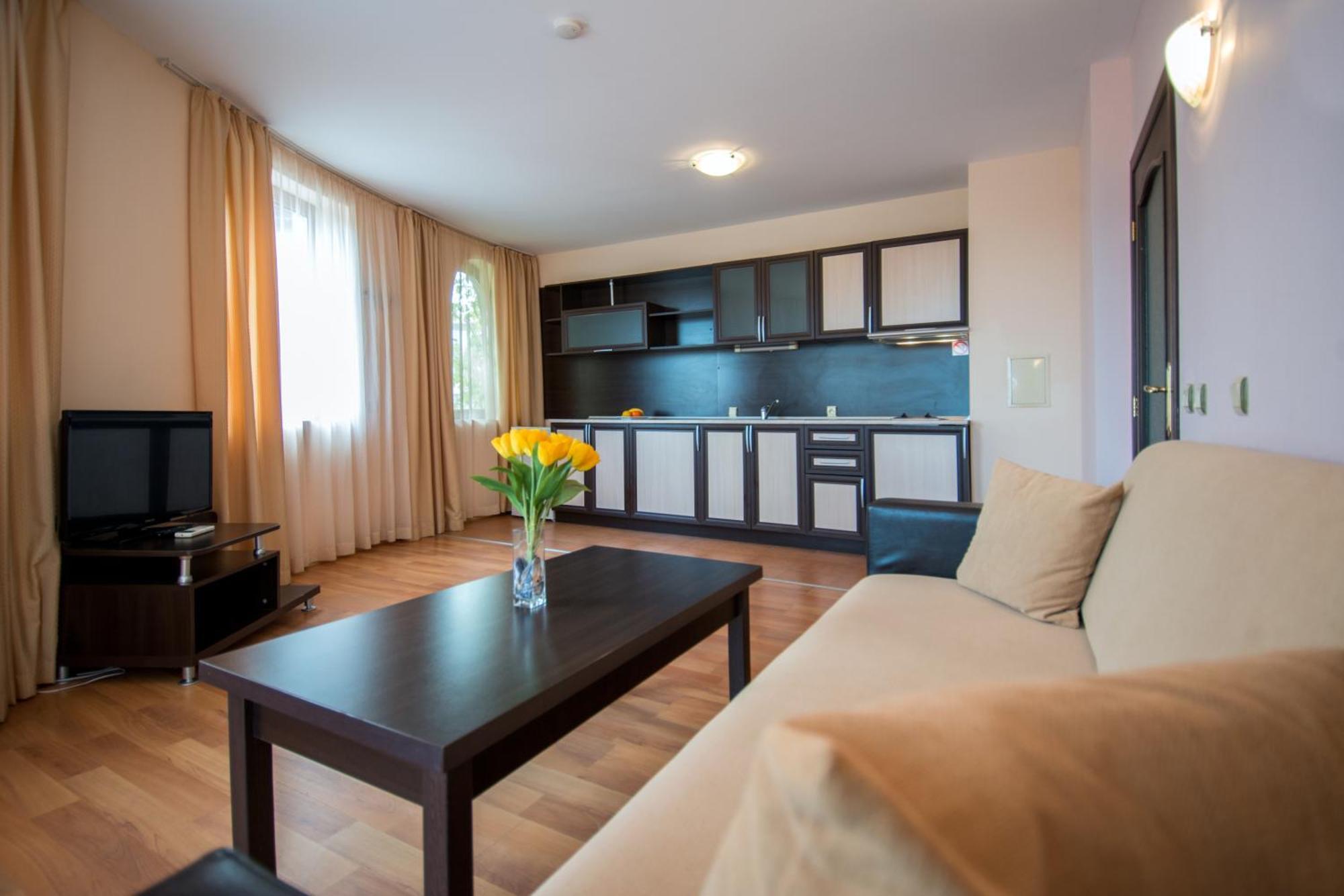 South Beach Hotel - New Management And Free Beach Access Tsarevo Bagian luar foto