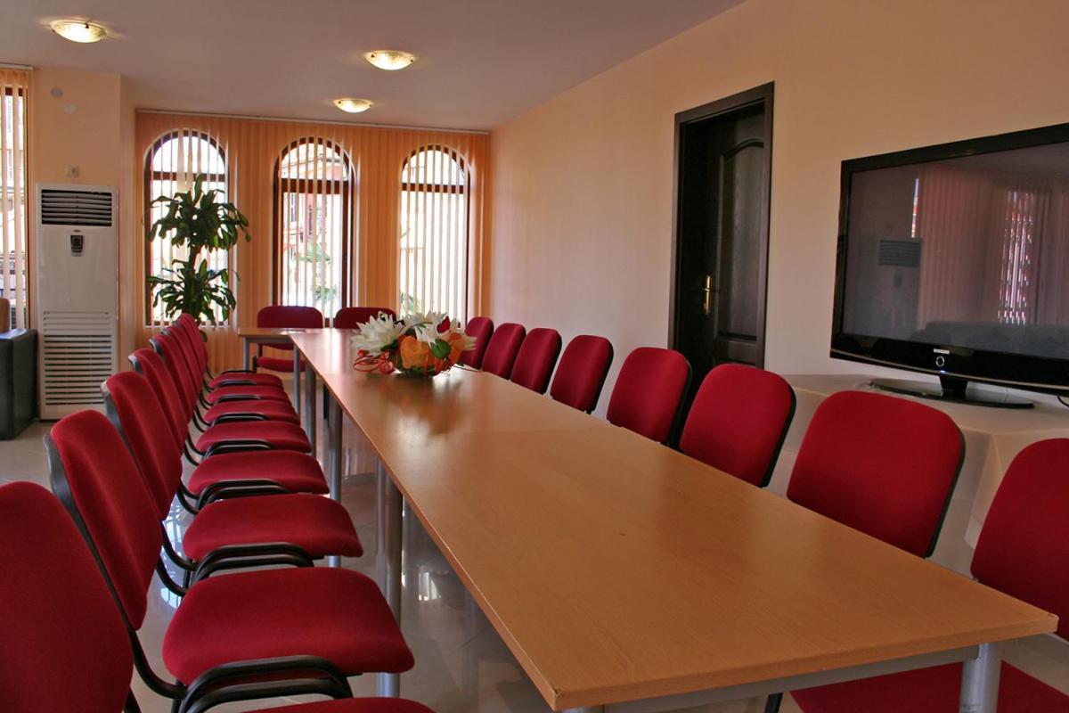 South Beach Hotel - New Management And Free Beach Access Tsarevo Bagian luar foto