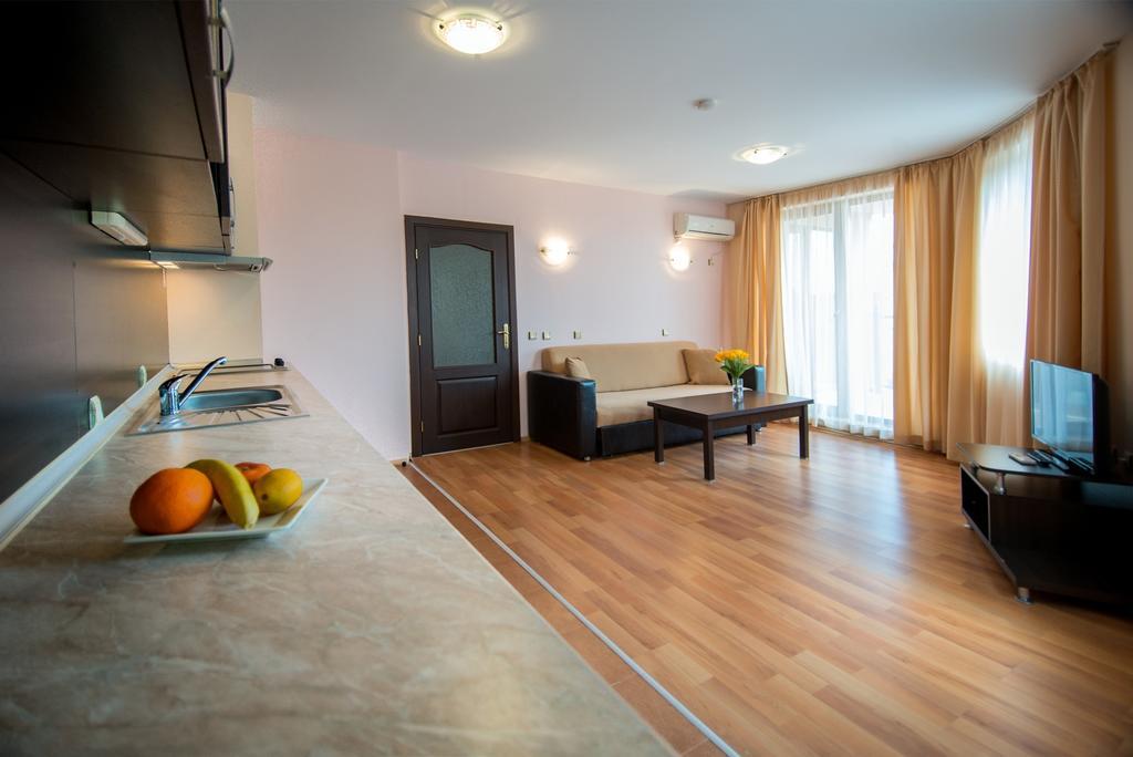 South Beach Hotel - New Management And Free Beach Access Tsarevo Bagian luar foto